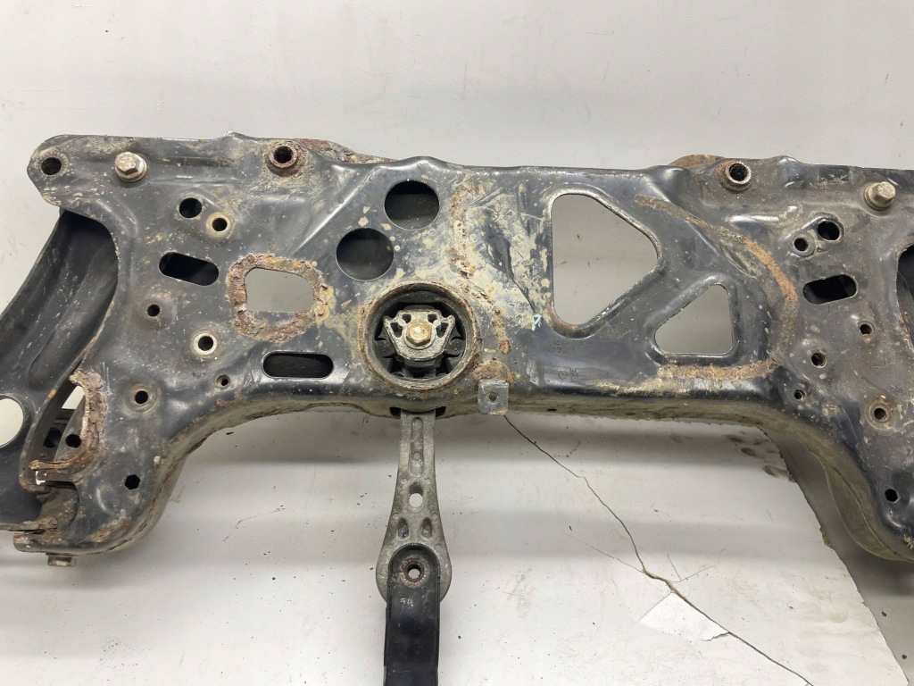Підрамник задні volkswagen jetta vi 134162319 Недорого