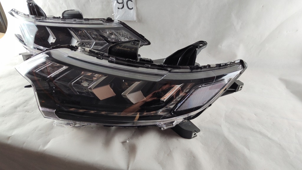 Mitsubishi outlander рестайлинг  full led левый правый фара фара с Разборки