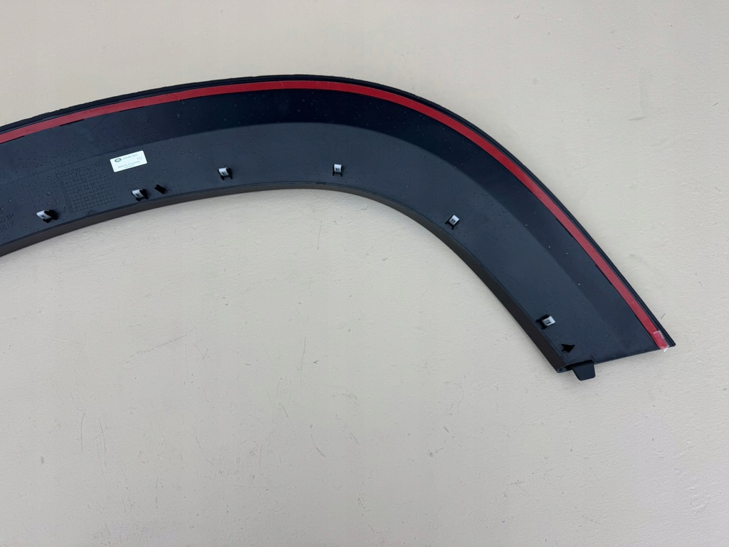 фото №15, Land rover defender l663 20r- молдинг крыла правый перед правая l8bm-16a074