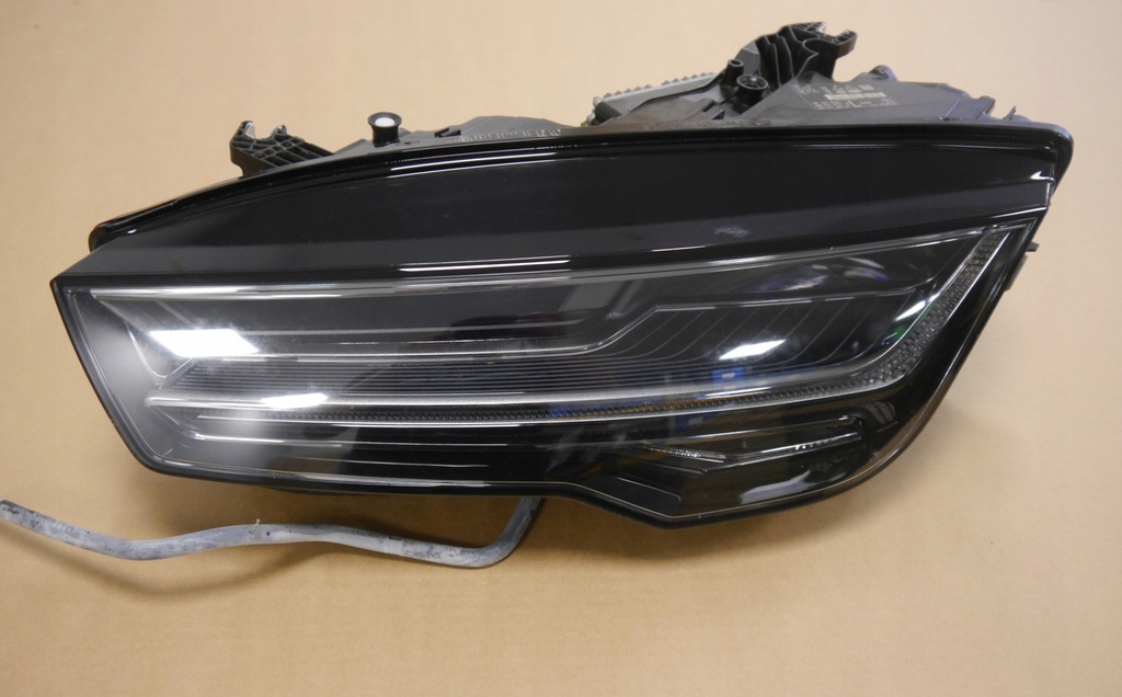 фото №1, Audi rs7 4g лампа левая matrix 4g8941035b