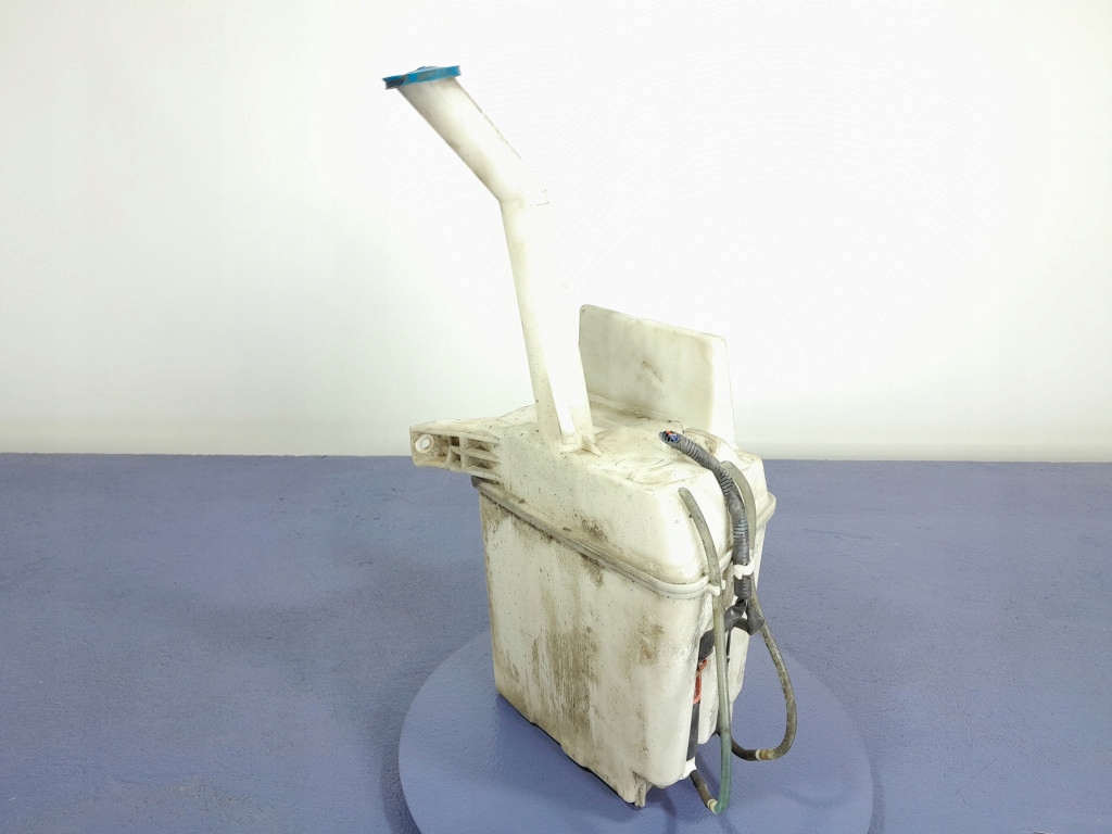 Купить Toyota avensis ii t25 бачок насос распылителя ксенон