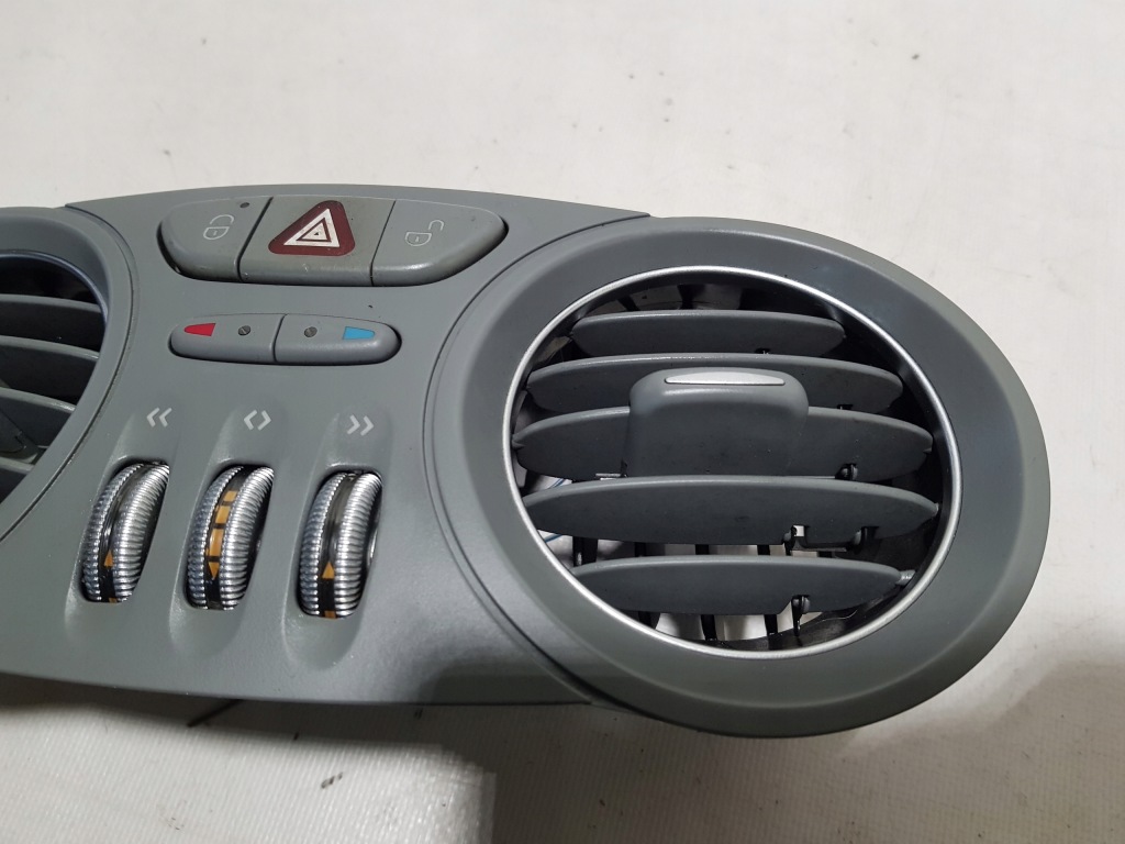 Решітка обдув середня mercedes sl r230 w230 2308300054 Оригінал