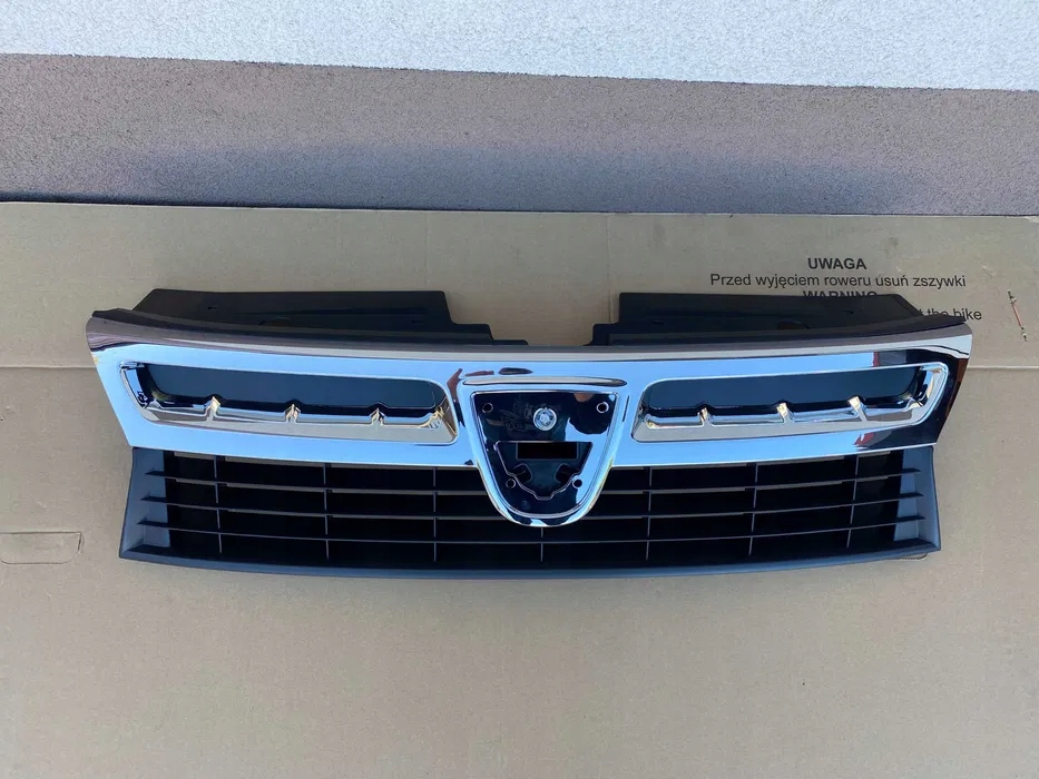 фото №1, Dacia duster i 2010 - решётка радиатора решётка радиатора + молдинг хром