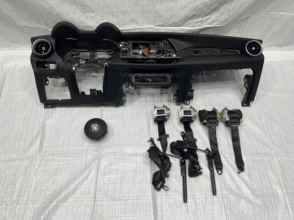 фото №1, Консоль панель приладів приладова alfa romeo stelvio quadrifoglio qv