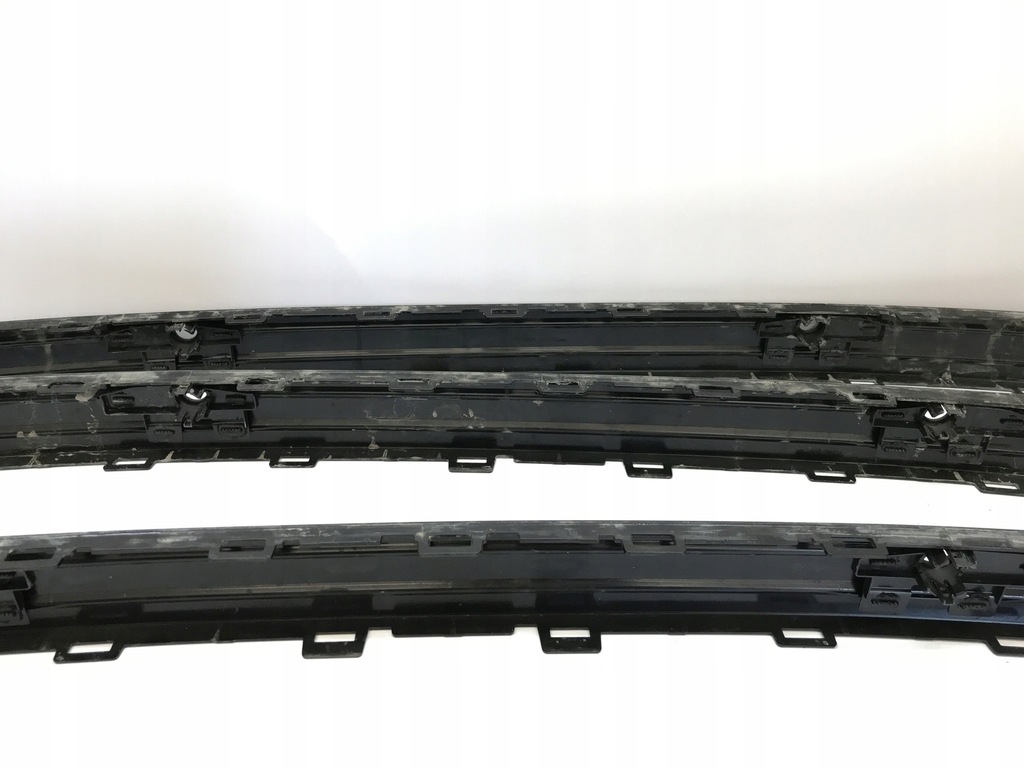 фото №10, Audi e-tron спойлер молдинг накладка бампера задняя 4ke807833