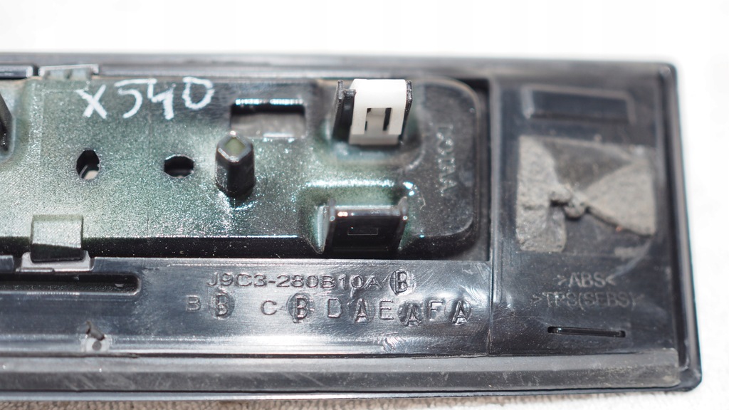 фото №8, Jaguar e-pace молдинг крыла правая j9c3-280b10a