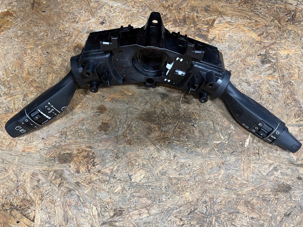 фото №1, Перемикачі перемикач tucson iii 93404d7962