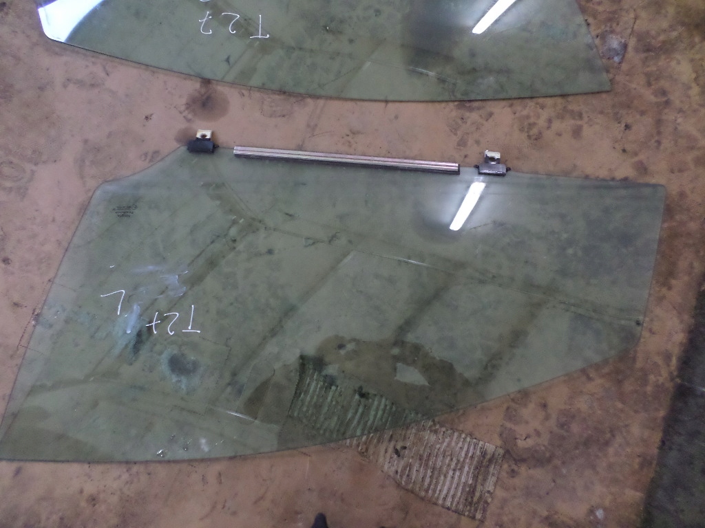 фото №1, Toyota avensis t27 скло двері ліва передня