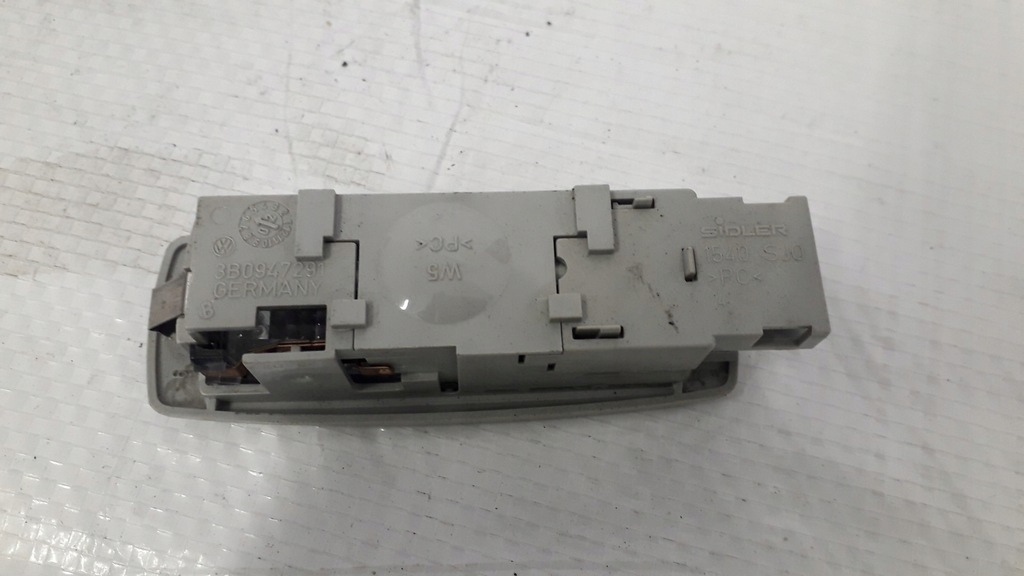 фото №12, Лампа освещение кабины volkswagen оригинальный номер 3b0947291