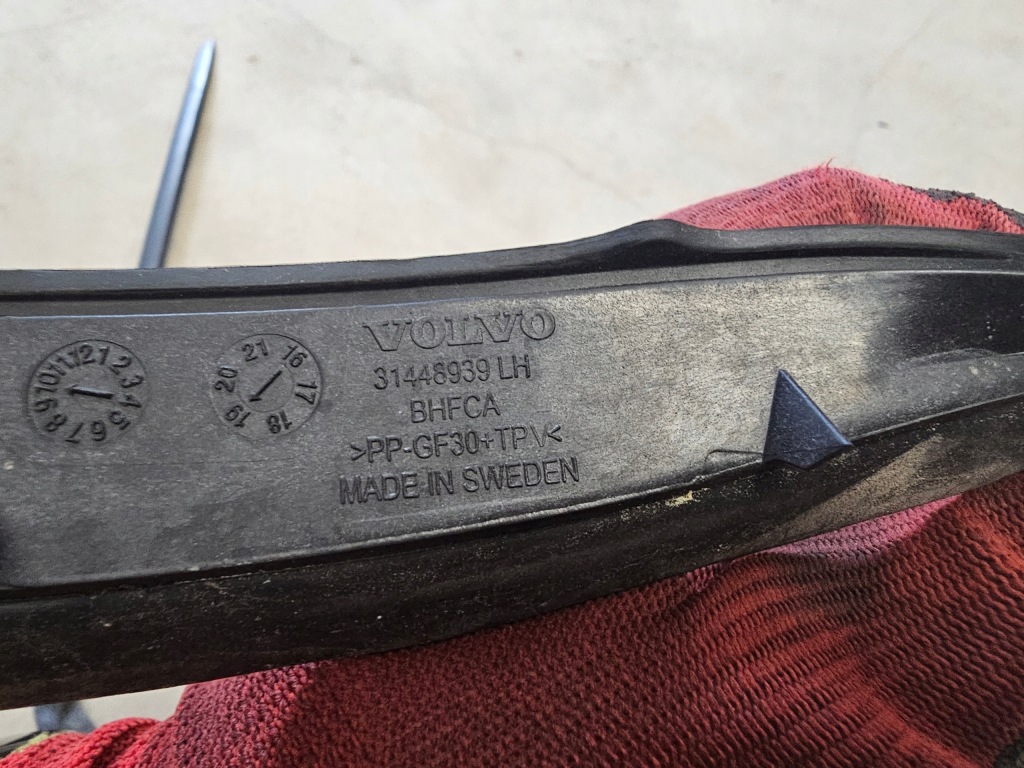 Volvo xc40 17- молдинг стекло левая правая перед америка Цена