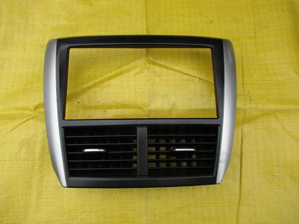 фото №1, Subaru forester iii рамка консоли 66110fg020