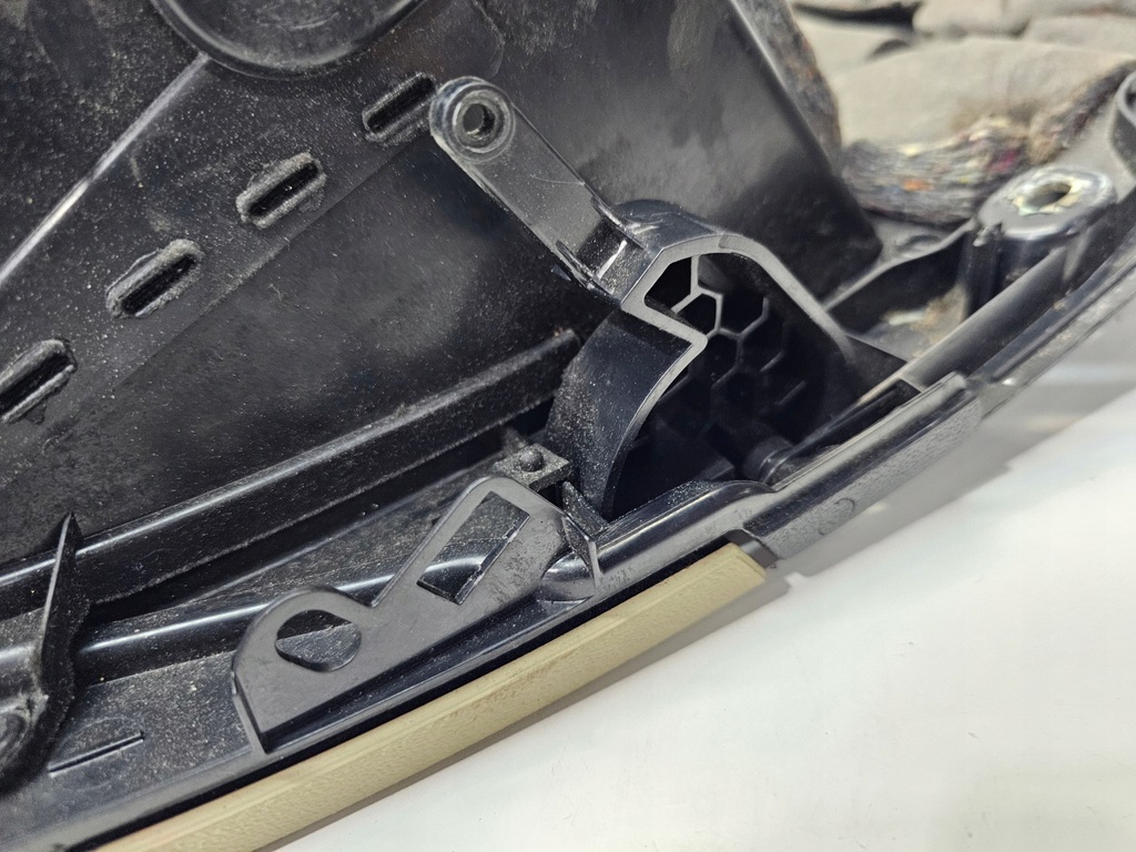 фото №7, Бардачок пассажира audi a3 8p lift 8p1857035a 8c1 кремовый