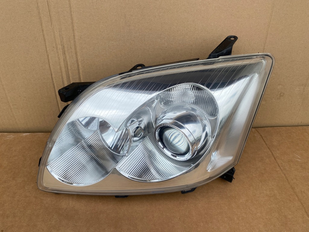 фото №1, Toyota avensis t25 03 -06 лампа перед ліва