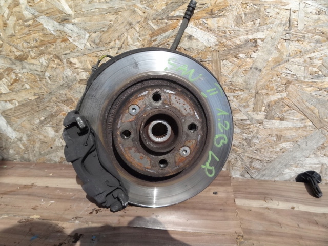 фото №1, Dacia sandero ii 2015 1,2 поворотный кулак передняя левая