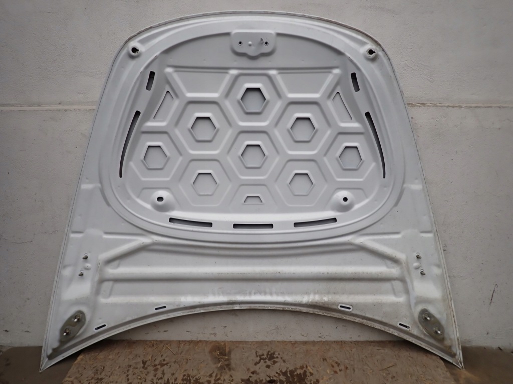 Капот кришка перед tesla model 3 3 2017- Зі Шроту