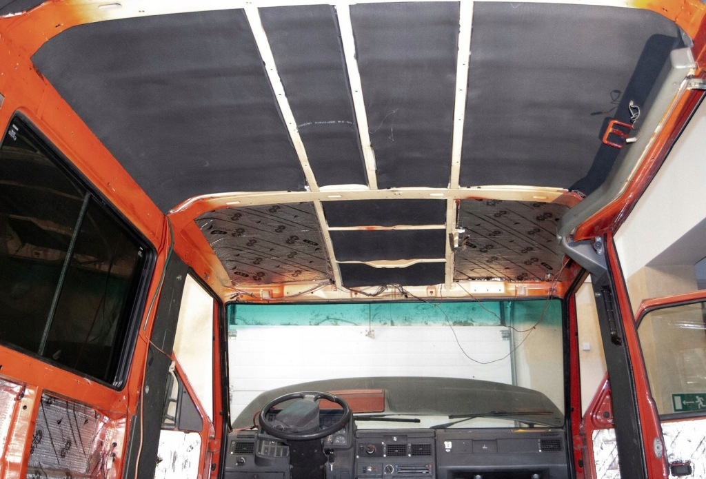 Wygłszenie мат піна з klejem 40mm wyciszająca gruba izolująca termicznie в Україні