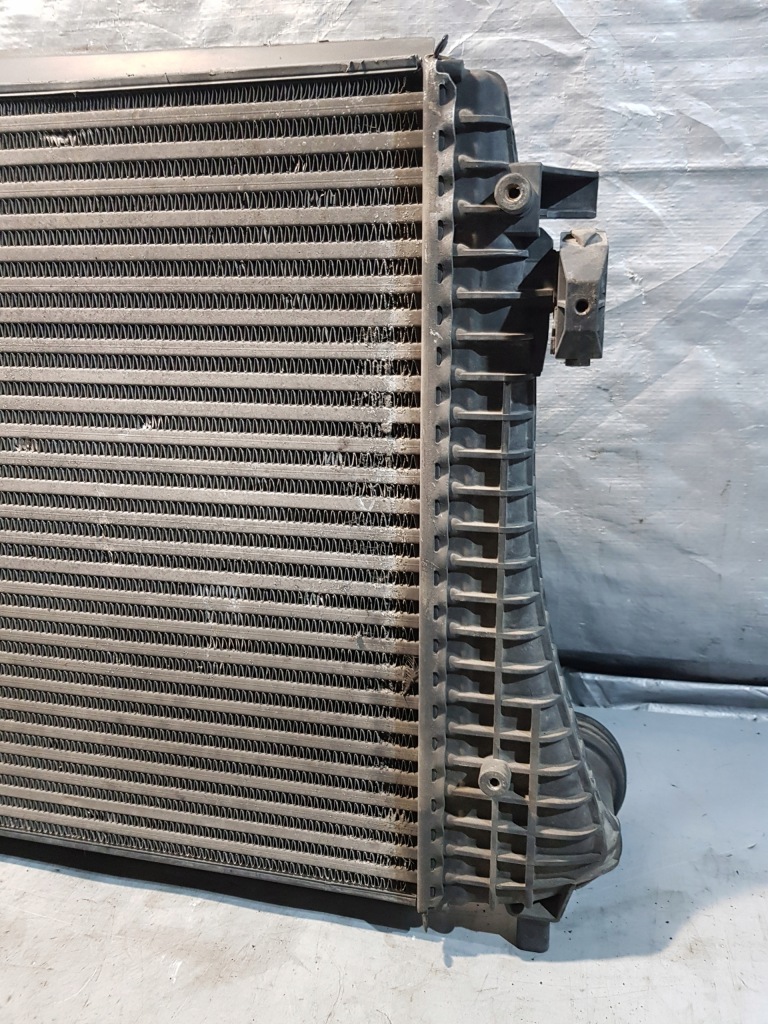 Радиатор интеркулер 3c0145803e vw passat b6 2.0 tdi Доставка