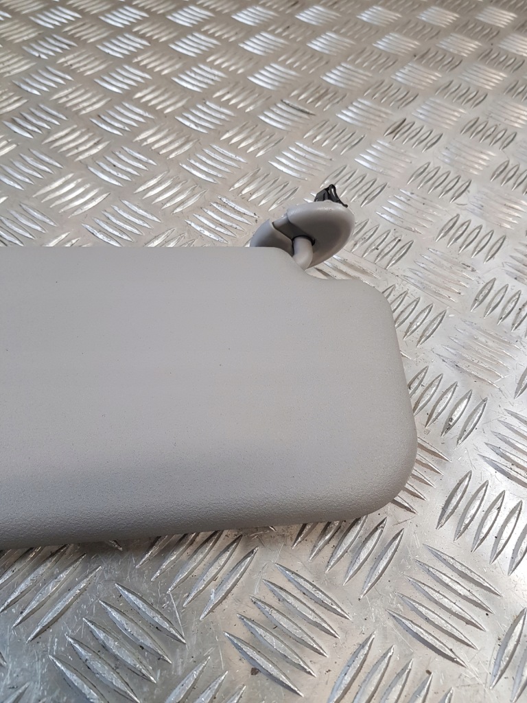 Козирок накладка сонцезахисна ліва toyota yaris 2 07r- Зі Шроту