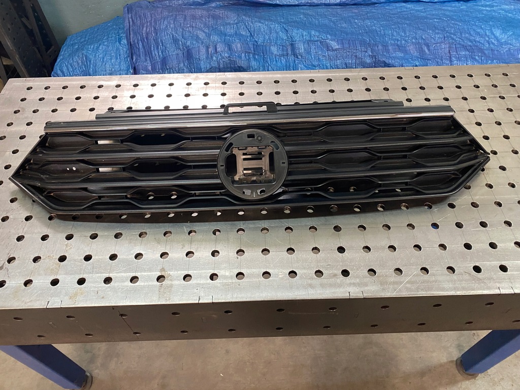 фото №1, Решётка радиатора решётка радиатора volkswagen vw t-roc r-line 2ga