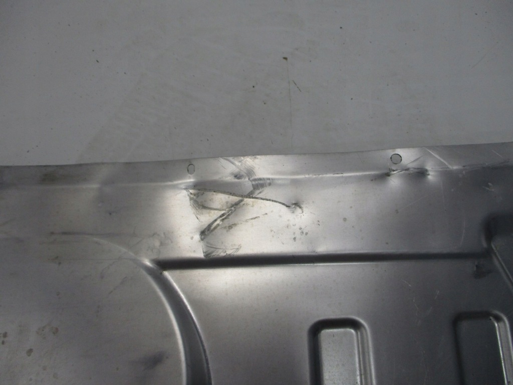 Защита бака стена a1906403600 mercedes gt 190 Недорого