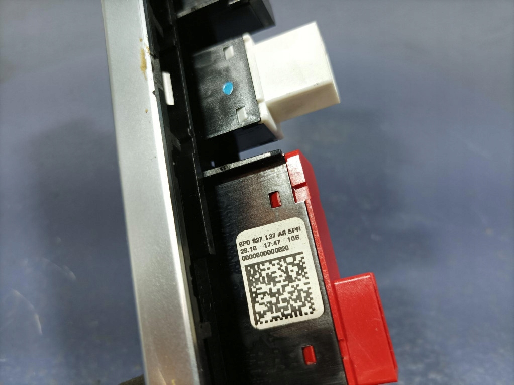 фото №7, Audi a3 8p lift перемикач панель кнопка аварійних 8p0927137as