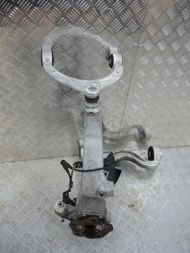 фото №1, Поворотный кулак правая porsche panamera 97034115804