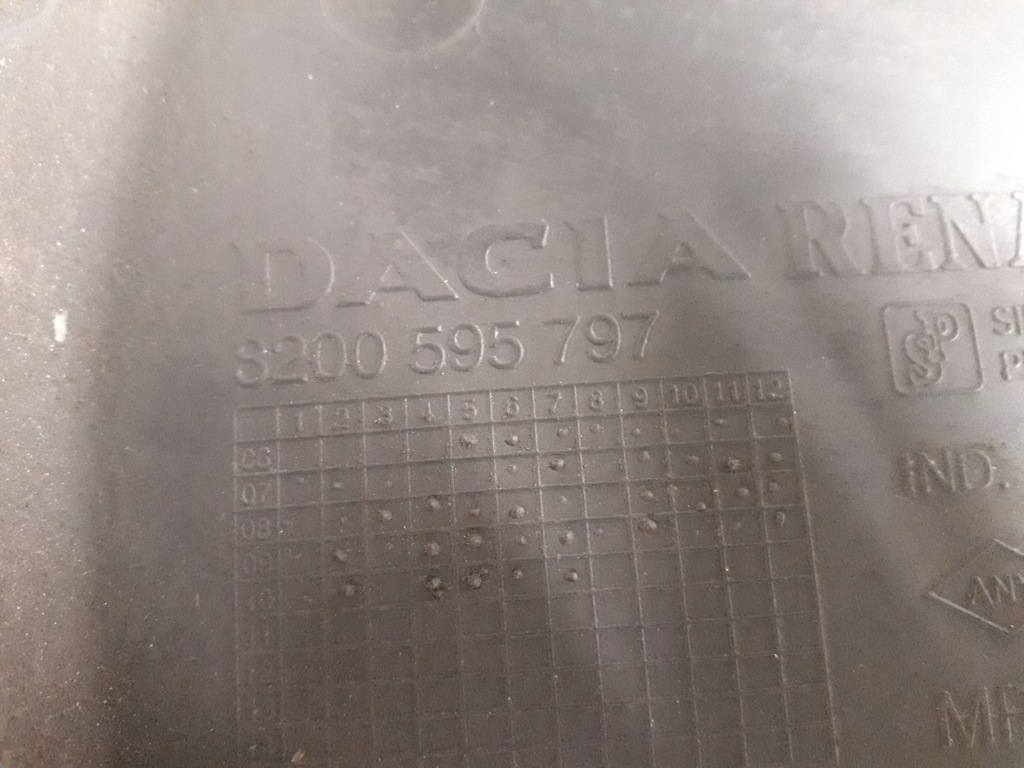 Dacia sandero 08- накладка подкрылок двигателя правый  перед 620246187r 8200595797 с Разборки