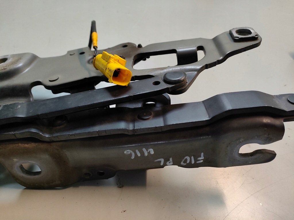 фото №7, Bmw f10 петля патрон капот лівий 7263055 carbonschwarz