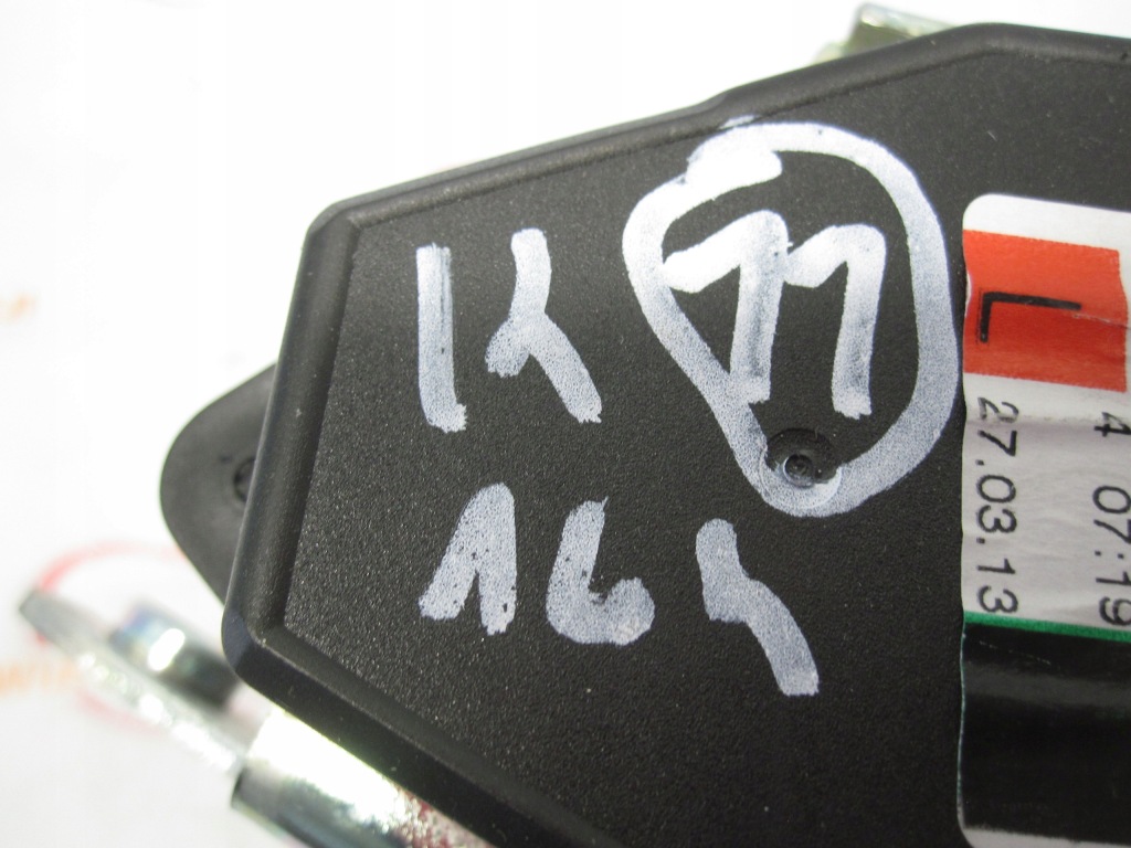 Astra j 13r ремінь безпеки лівий перед 13394806 13392990 в Україні