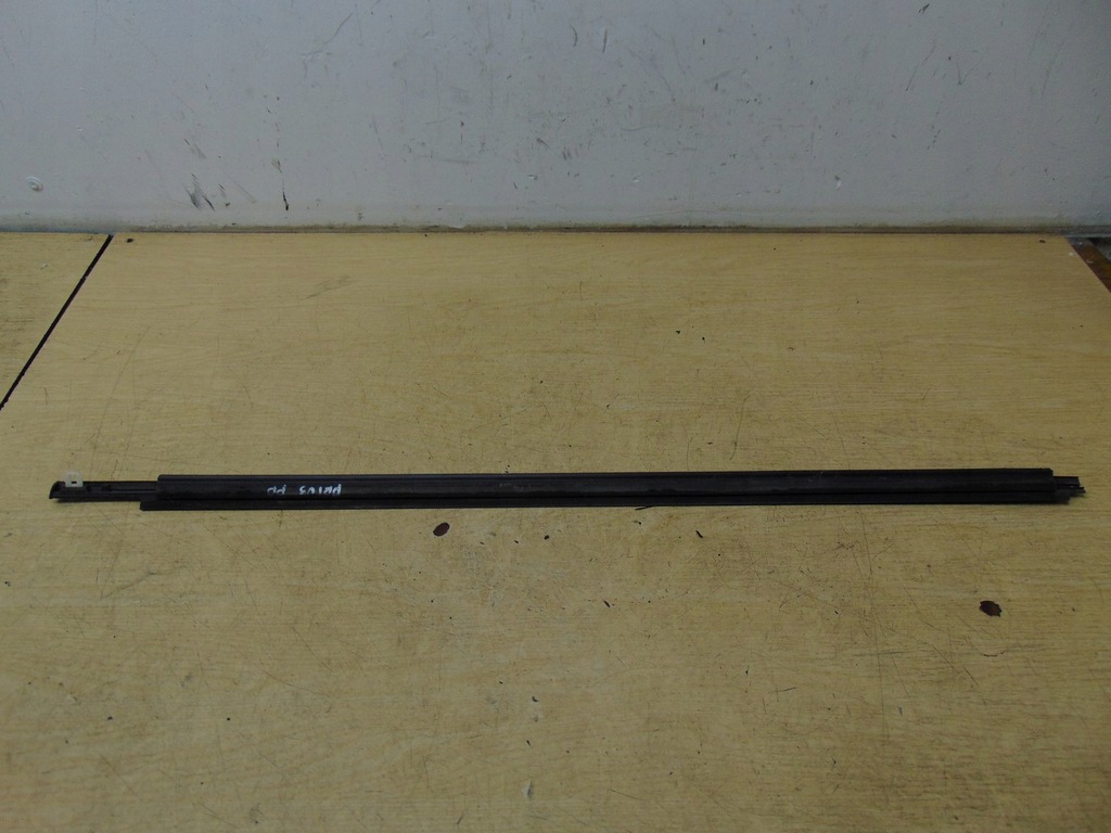 фото №8, Молдинг ущільнювач правий перед toyota prius ii 2002-