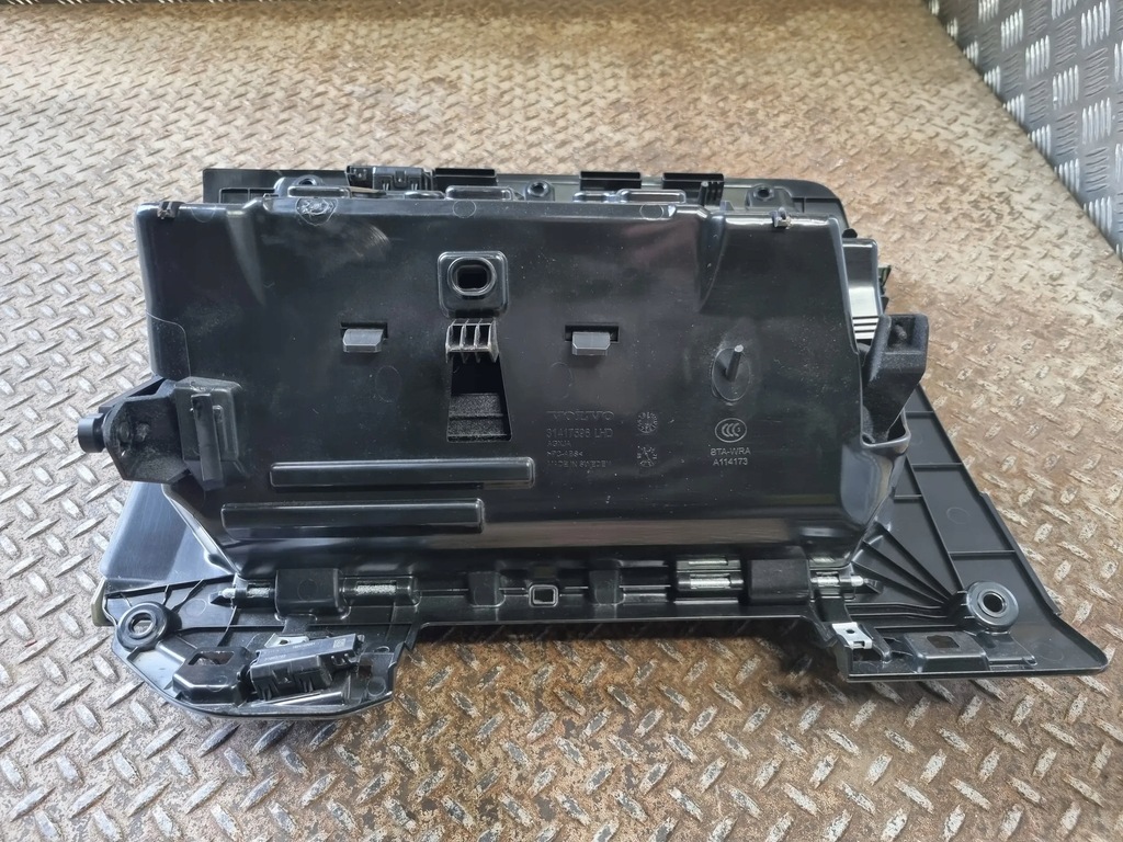 фото №8, Volvo xc60 2019 бардачок пасажира ключ