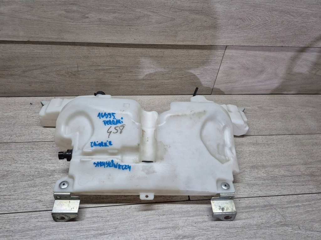 Купить Ferrari 458 italia / spider бак бачок распылителя стекло