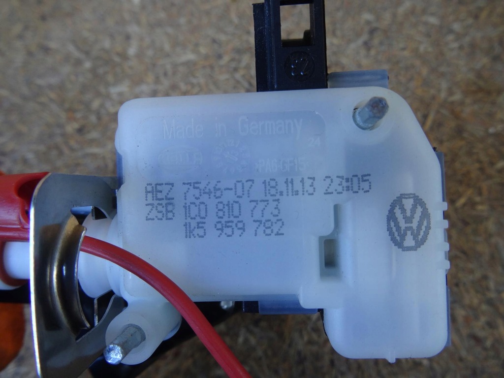 фото №14, Audi ttrs tt 8j привод крышка заливной топлива кронштейн 8j0809985c