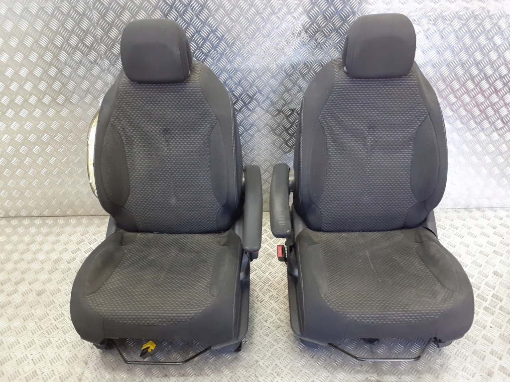 фото №8, Сиденья заднее сиденье + обшивки i задний ряд citroen c4 picasso 1.6 hdi