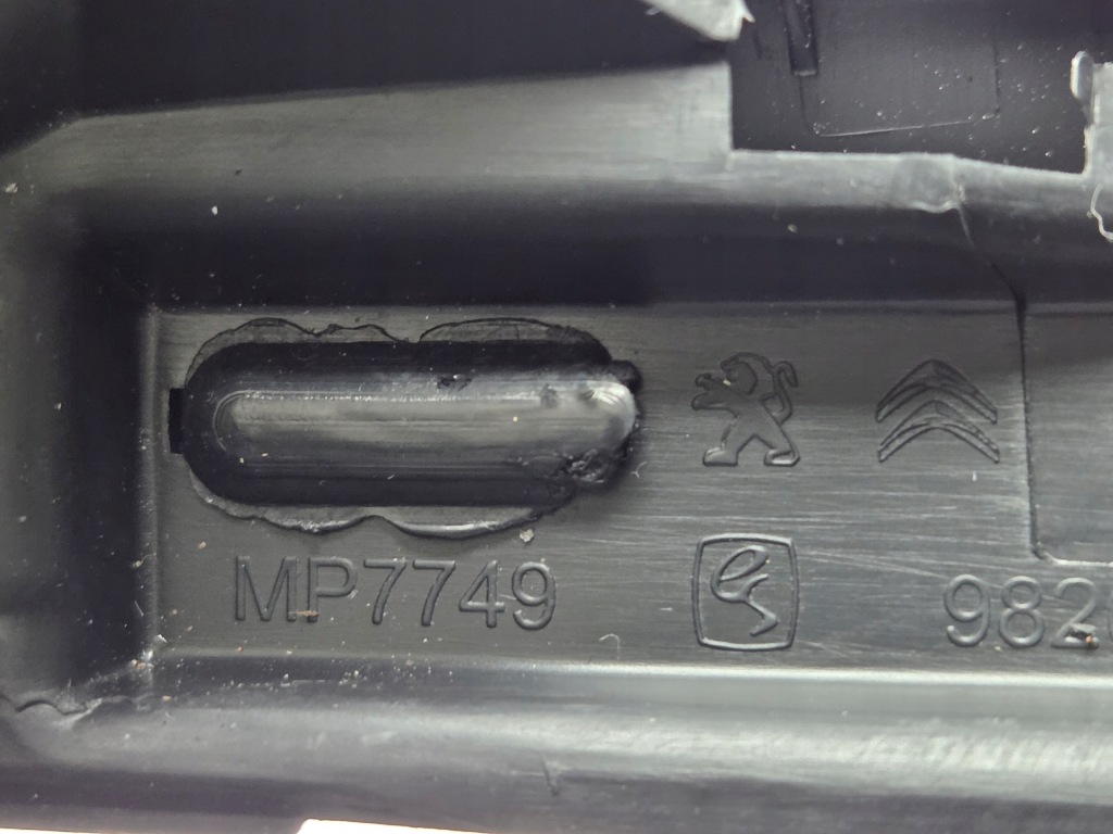 Proace city combo berlingo rifter решітка обдув накладка права 9820749677 Оригінал