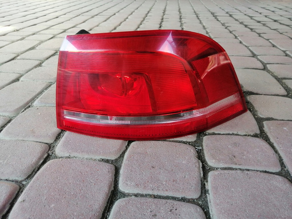 фото №1, Passat b7 лампа правая задняя 3af945096c