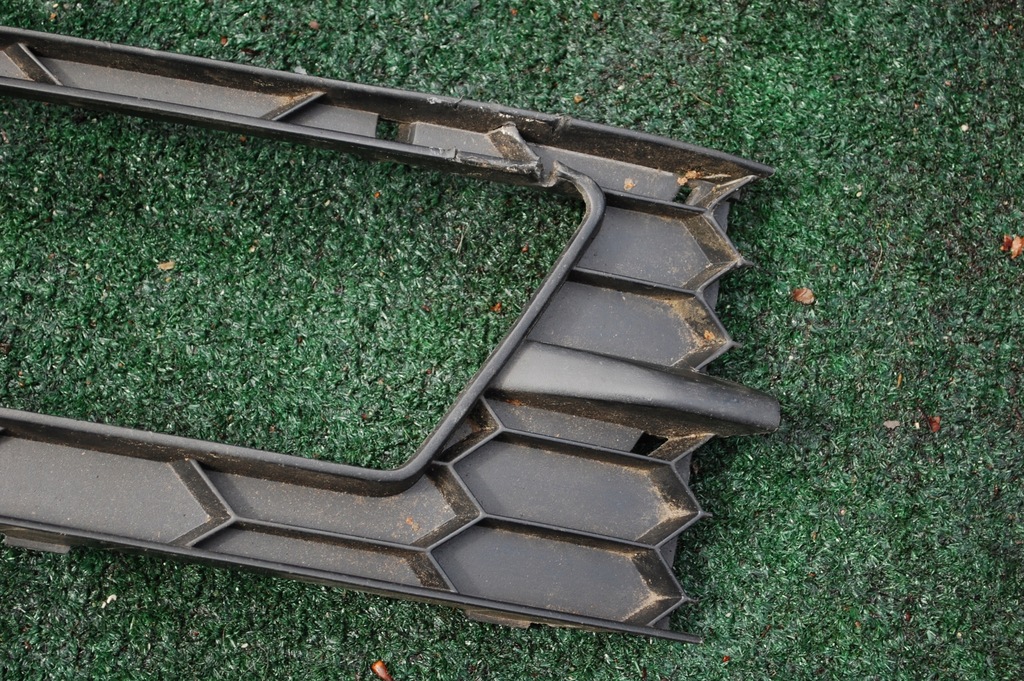 фото №3, Skoda rapid решітка права бампера заглушка решітка радіатора