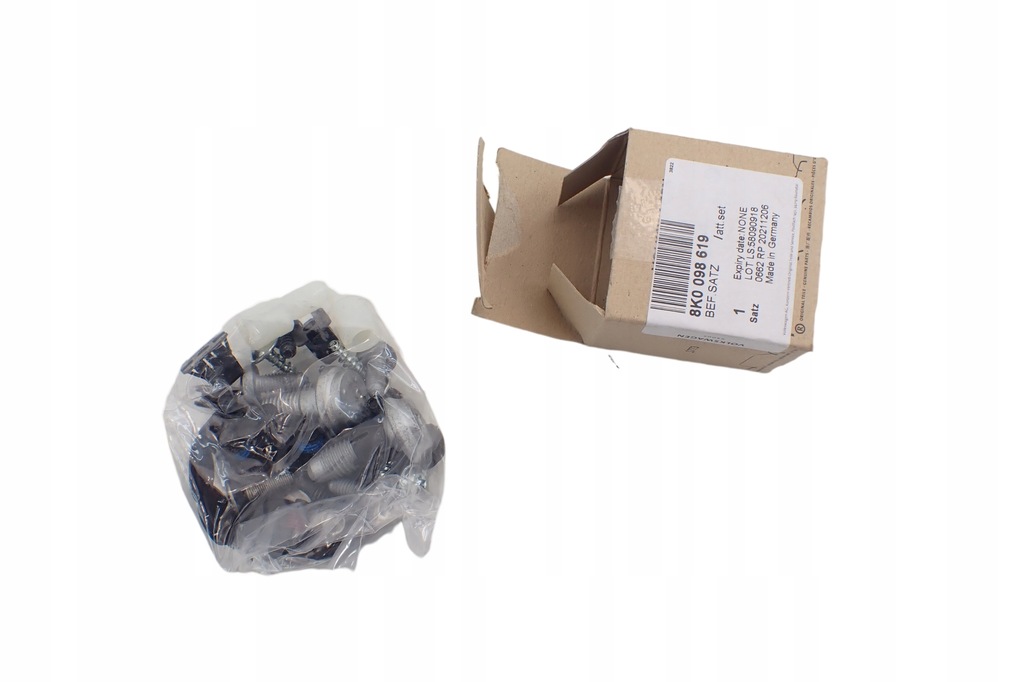 фото №1, Набор элементов крепёжных дверь перед a4 rs4 aso