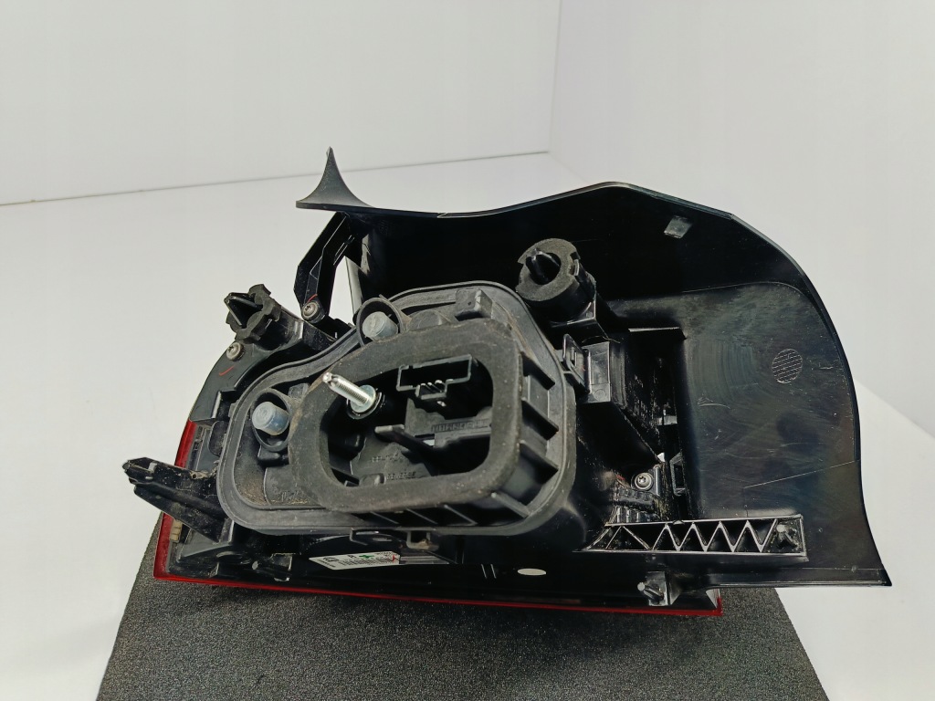 Citroen c4 cactus рестайлінг  17- лампа фара світло правий задній led 9823950280 в Україні