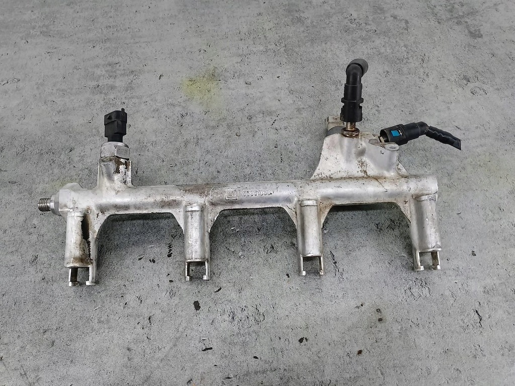 фото №7, Молдинг упорскування бензин opel signum 55351030 24404015 2.2 16v