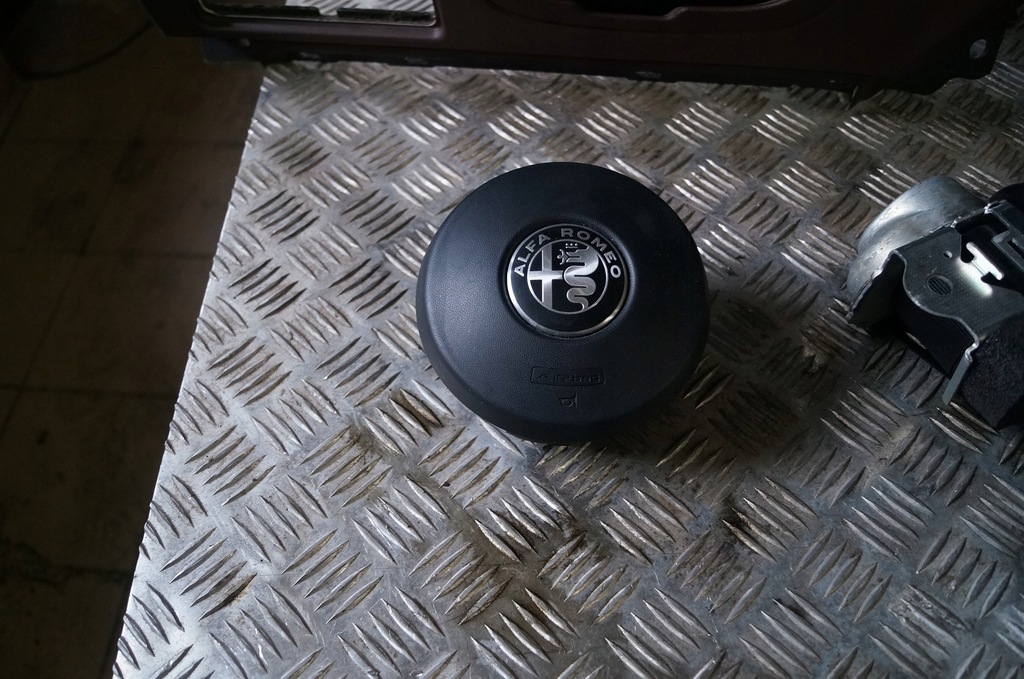 фото №4, Alfa romeo stelvio консоль подушка безпеки ремені оригінал