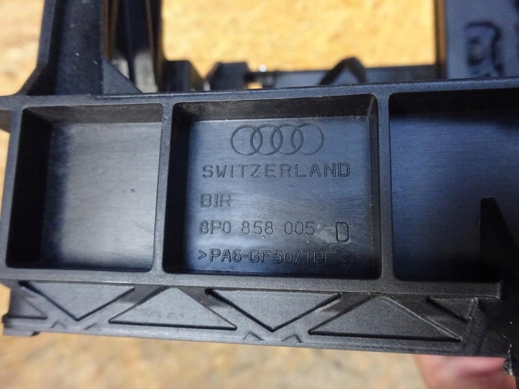 фото №15, Audi a3 8p рамка корзина радио навигации переключатели панель 2 din 8p0858005d