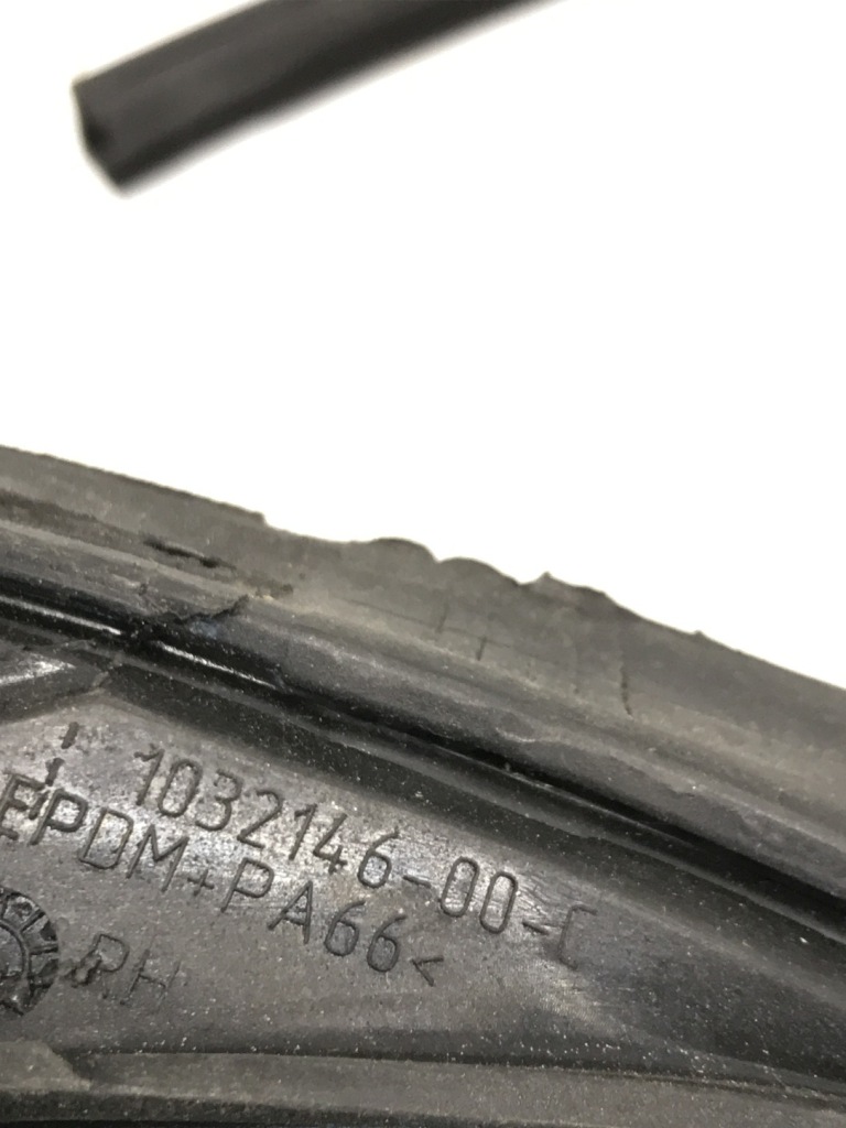 Tesla x прокладка дверь правый перед 1032146-00-c в Украине