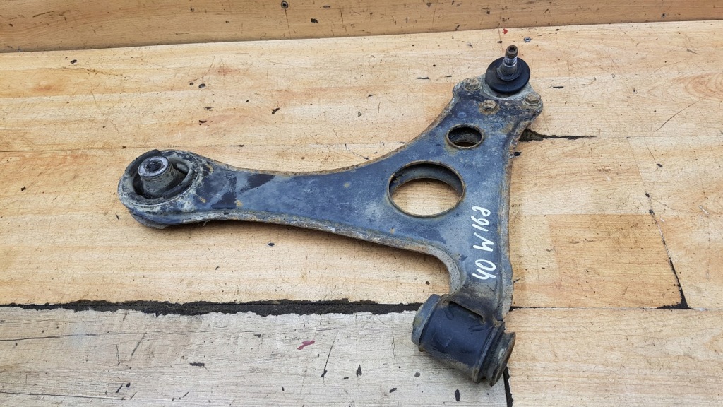 Купить Рычаг перед передний правый mercedes w168