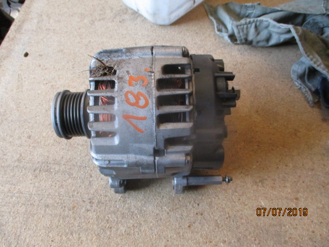 Купити 183. генератор audi vw 04l903021d