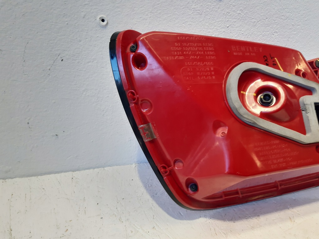 фото №6, Bentley flying spur iii 19- лампа задня права