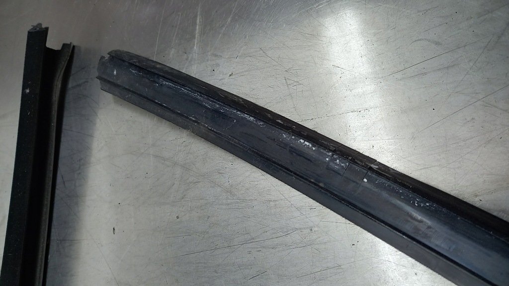 фото №8, Прокладка двері лівий задня volvo xc70 ii v70 iii