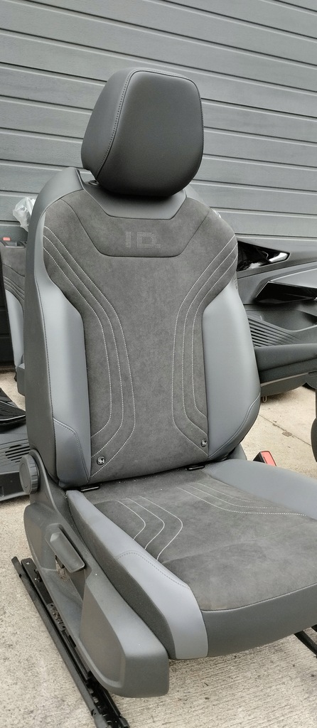 фото №9, Сиденья заднее сиденье volkswagen id.4 vw id4 кожа alcantara jak nowe ! 2023