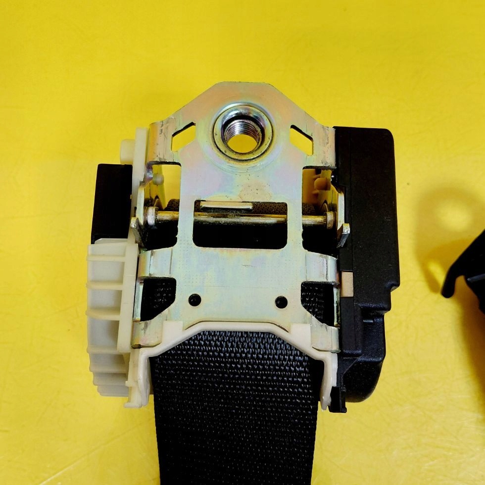 Ремінь безпеки ліва задній opel corsa c 3d 13128808f nr2252 Київ