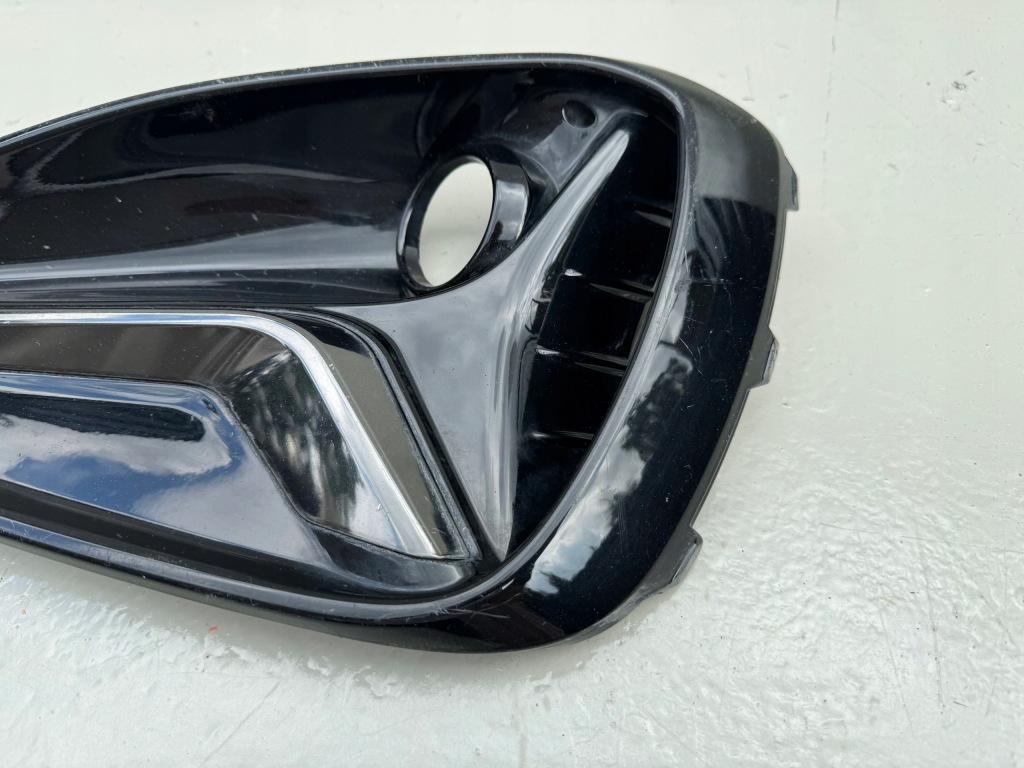 Купити Hyundai i30 3 3 рестайлінг  20r- решітка бампера перед передня права